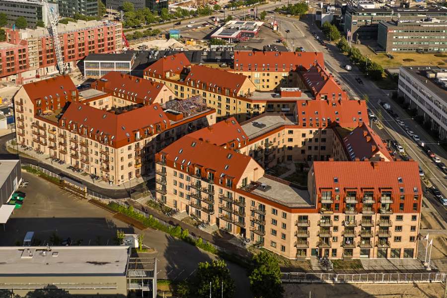 Das Klassische bekommt eine moderne Note in Kopenhagens Blöcken, die mit Stahlprofilen verkleidet wurden, Køhlers Have, Borgmester Christiansens Gade 17, 2450 København SV